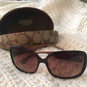 Coach Scarlet Tortoise Oversized Sunglasses & case